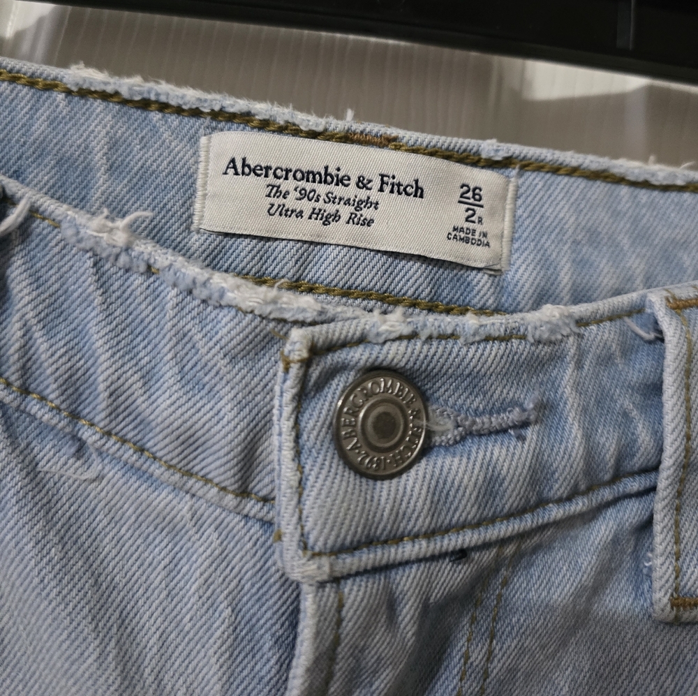 Abercrombie & Fitch Ultra High Rise 90s Straight Jeans, Light Destructed Wash. - Picture 7 of 12